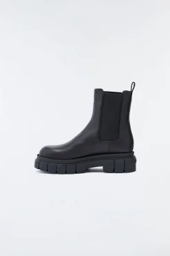 STORM unlined lug sole (R) Leather Chelsea boot for women