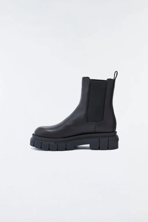 STORM unlined lug sole (R) Leather Chelsea boot for women