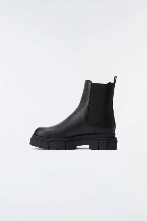 STORM unlined lug sole (R) Leather Chelsea boot for men